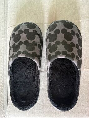 Uniqlo Mickey Mouse house slippers